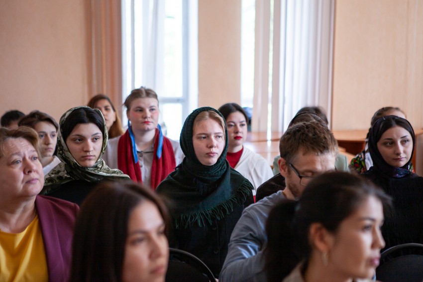 На празднике славянской письменности в Елабужском институте КФУ состоялся диалог культур На празднике славянской письменности в Елабужском институте КФУ состоялся диалог культур