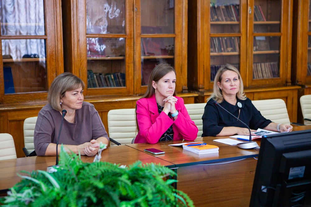 Молодые ученые и специалисты образования собрались за круглым столом в Елабужском институте Молодые ученые и специалисты образования собрались за круглым столом в Елабужском институте