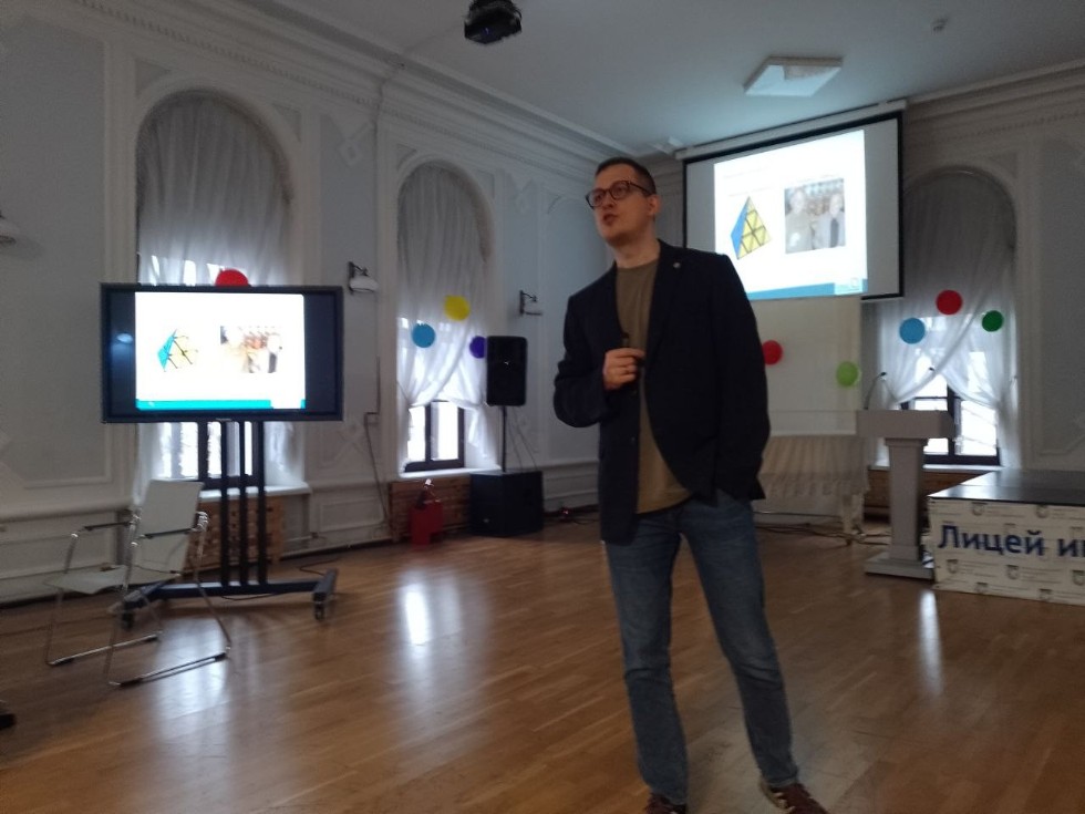 В рамках научного визита в НОМЦ ПФО Насыбуллов Тимур Ринатович прочитал научно-популярные лекции для школьников В рамках научного визита в НОМЦ ПФО Насыбуллов Тимур Ринатович прочитал научно-популярные лекции для школьников