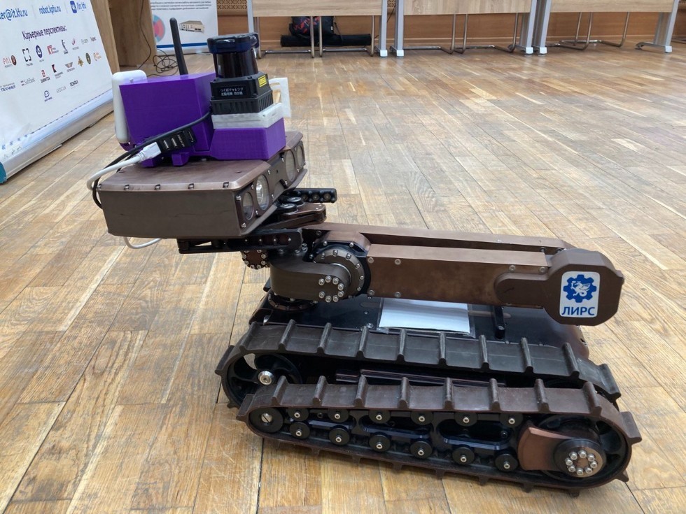 Employees of the Laboratory of Intelligent Robotic Systems demonstrated their developments to representatives of PJSC Employees of the Laboratory of Intelligent Robotic Systems demonstrated their developments to representatives of PJSC