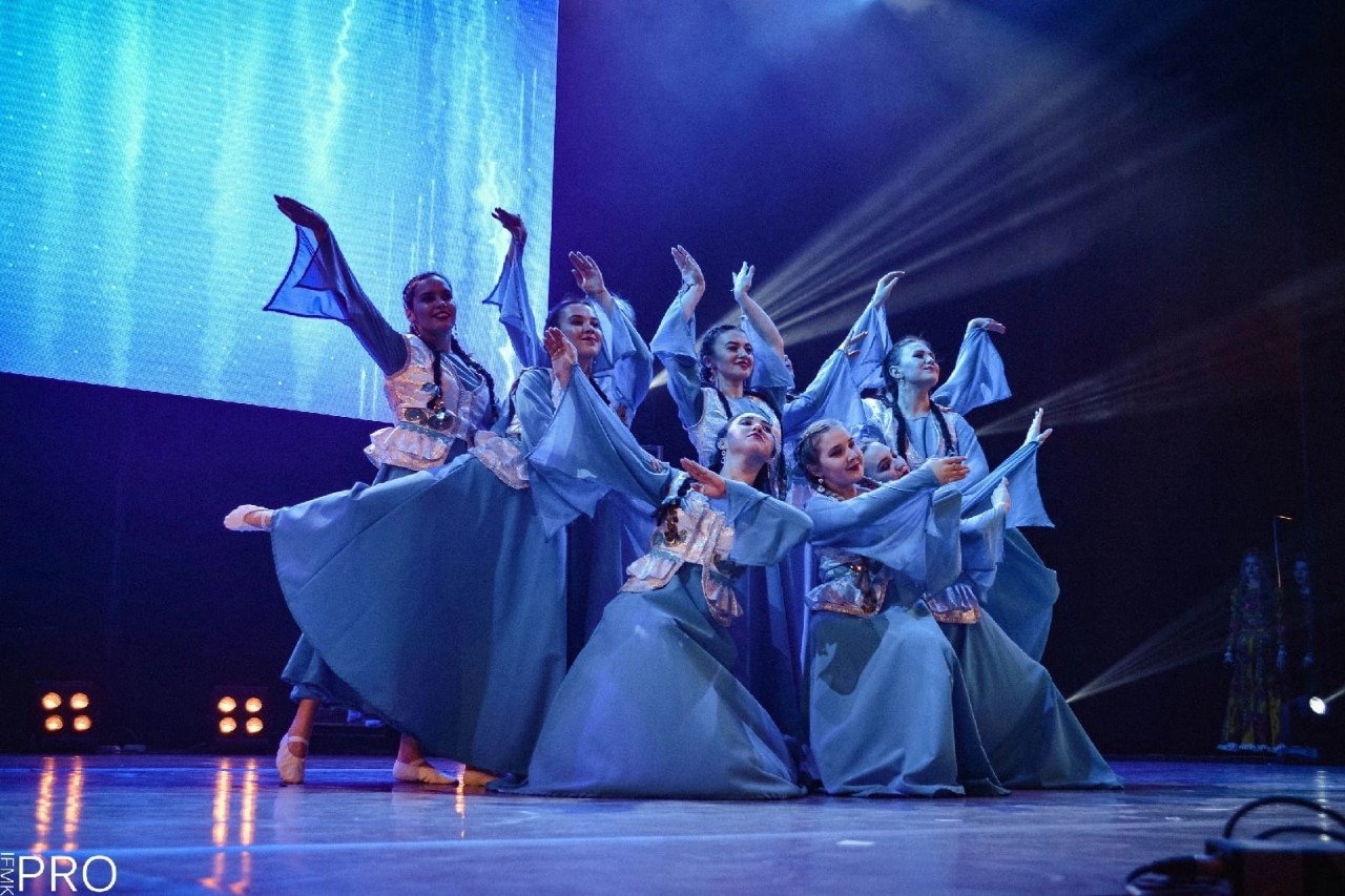 Танцевальный коллектив 'Яшьлек' Танцевальный коллектив 'Яшьлек'