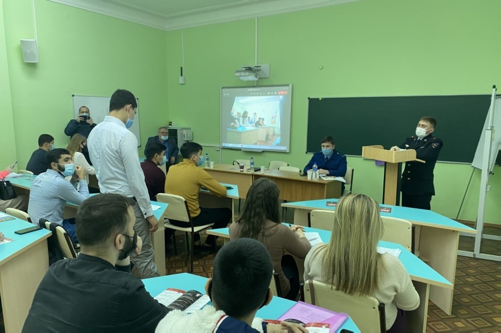 В Елабужском институте КФУ прошла Юридическая неделя, приуроченная ко Дню юриста В Елабужском институте КФУ прошла Юридическая неделя, приуроченная ко Дню юриста