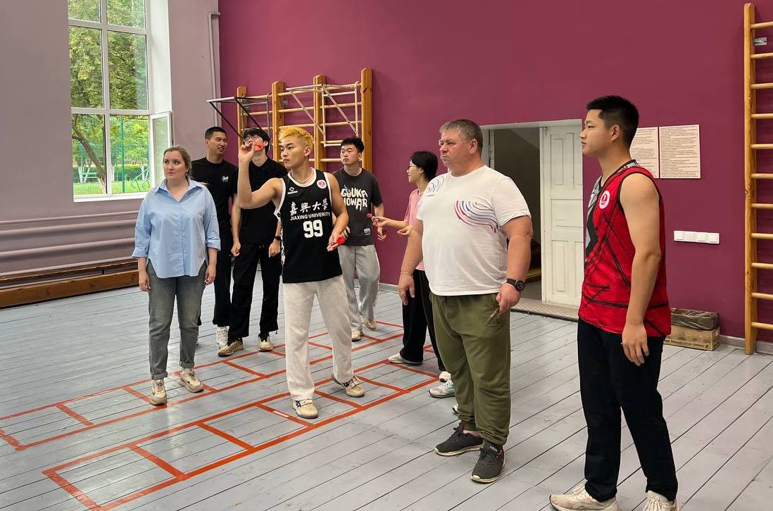 Студенты Цзясиньского университета проходят стажировку в Елабужском институте КФУ Студенты Цзясиньского университета проходят стажировку в Елабужском институте КФУ