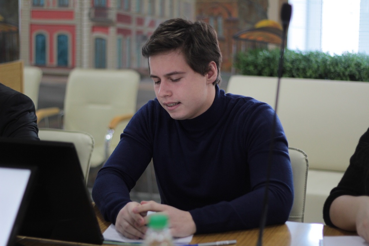 Студенческий клуб 'Политсковородка' провел круглый стол, приуроченный ко Дню Конституции Студенческий клуб 'Политсковородка' провел круглый стол, приуроченный ко Дню Конституции