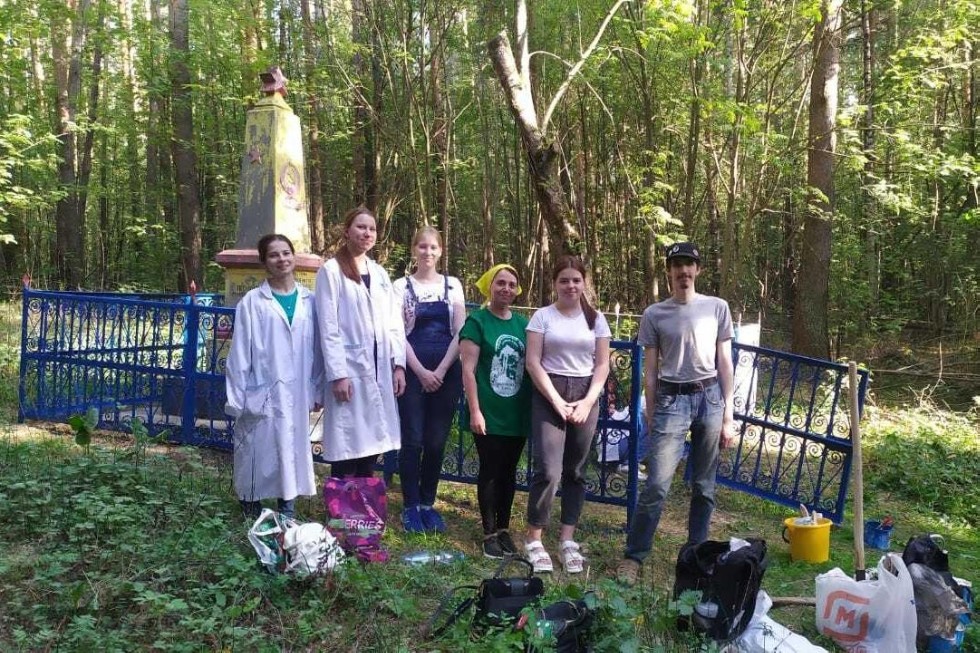 Студенты Елабужского института привели в порядок могилы красноармейцев Студенты Елабужского института привели в порядок могилы красноармейцев