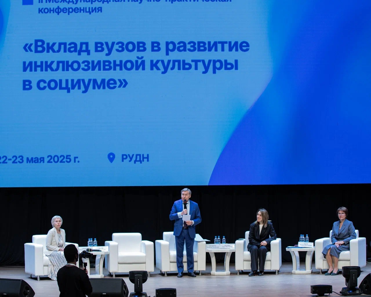 ������ ������� ���������� ����������� ������� ������� � ������������� ����������� �� ���� ����