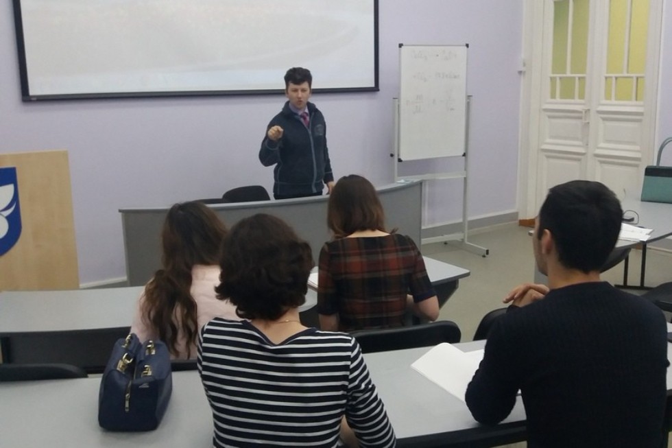 На факультете экономики и управления Елабужского института КФУ прошла деловая игра между студентами 2 и 4 курсов На факультете экономики и управления Елабужского института КФУ прошла деловая игра между студентами 2 и 4 курсов