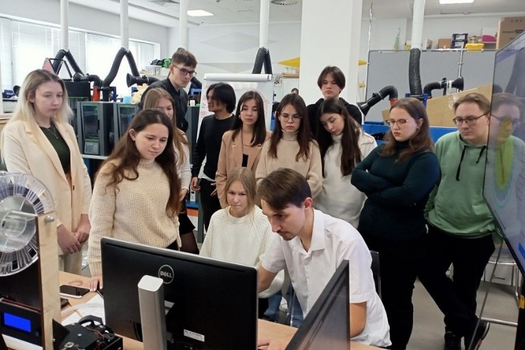 Студенты Елабужского института КФУ посетили креативную площадку 'Prom Art' Студенты Елабужского института КФУ посетили креативную площадку 'Prom Art'