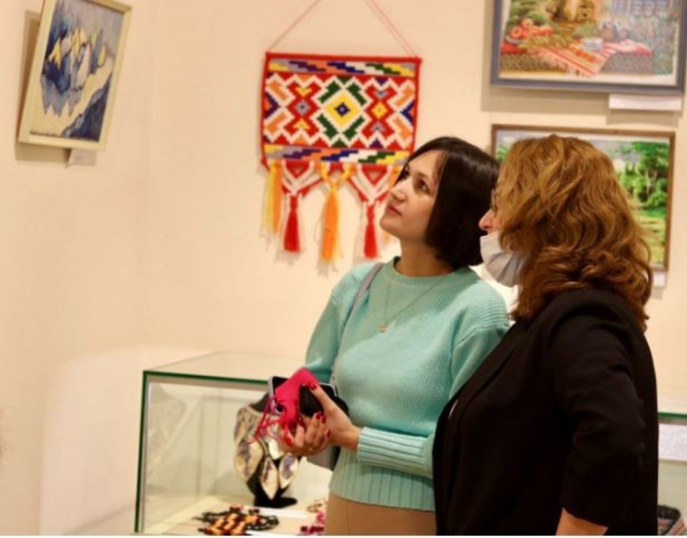 Открылась выставка работ сотрудников КФУ 'Творчество без границ' ,Совет ветеранов КФУ