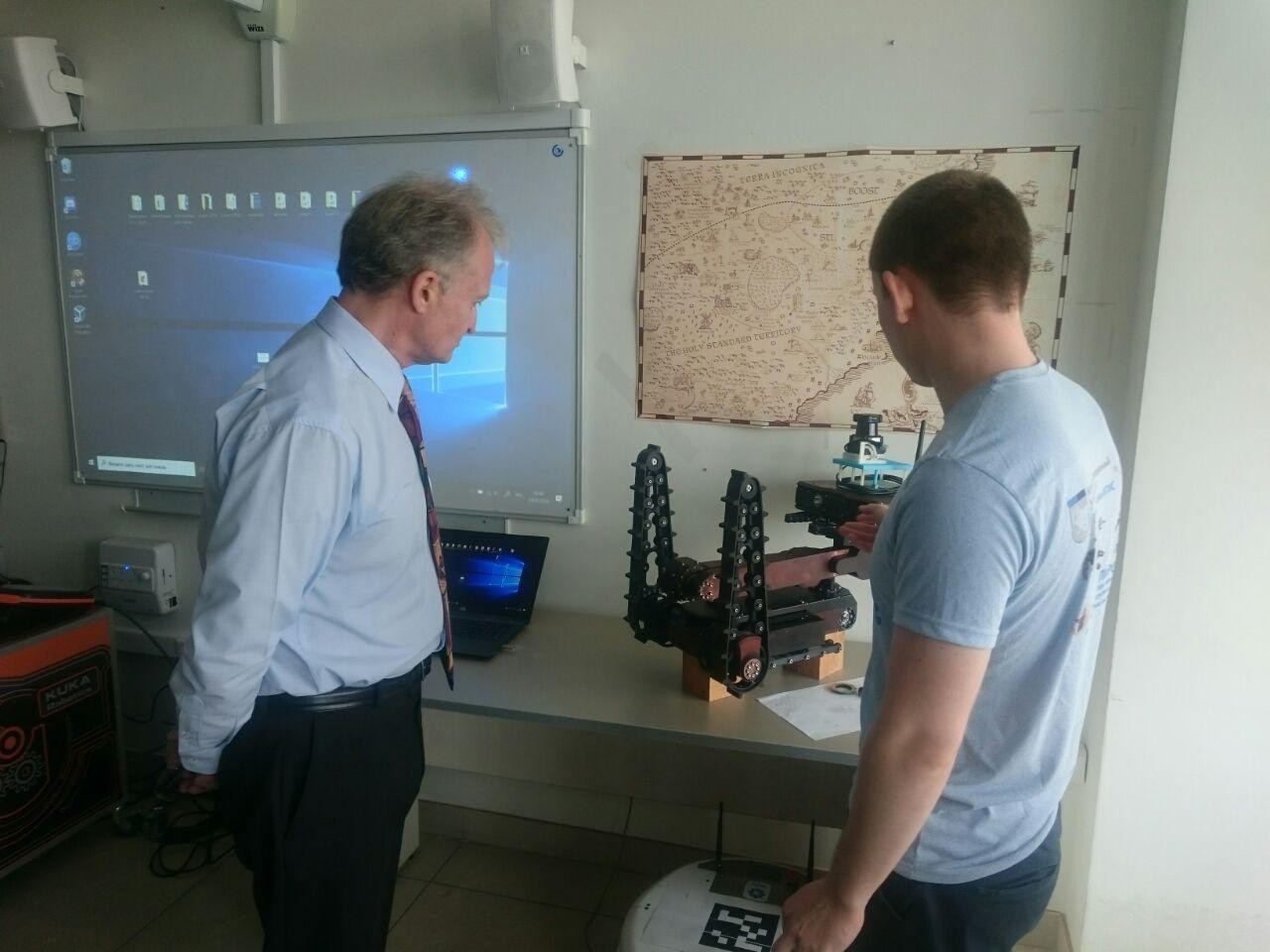 Professor from Germany visited the Laboratory of Intelligent Robotic Systems.