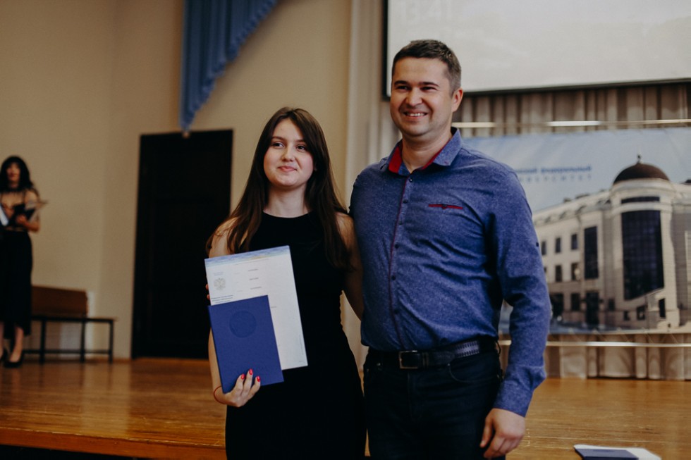 Состоялось торжественное вручение дипломов выпускникам бакалавриата по направлению Состоялось торжественное вручение дипломов выпускникам бакалавриата по направлению