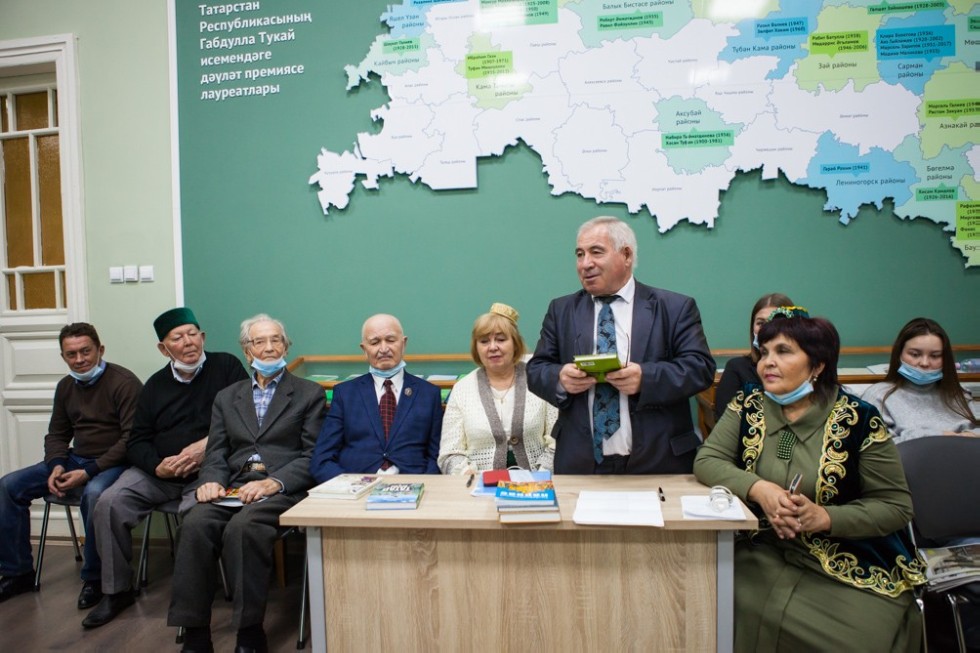 В Елабужском институте прошел 'Аулак өй - баттл' между студентами вуза и ведущими литературными деятелями Республики Татарстан В Елабужском институте прошел 'Аулак өй - баттл' между студентами вуза и ведущими литературными деятелями Республики Татарстан