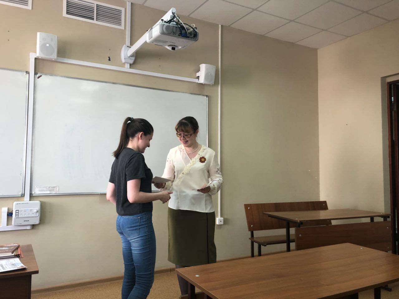 Эх, путь-дорожка фронтовая! Не страшен нам военный перевод! Эх, путь-дорожка фронтовая! Не страшен нам военный перевод!