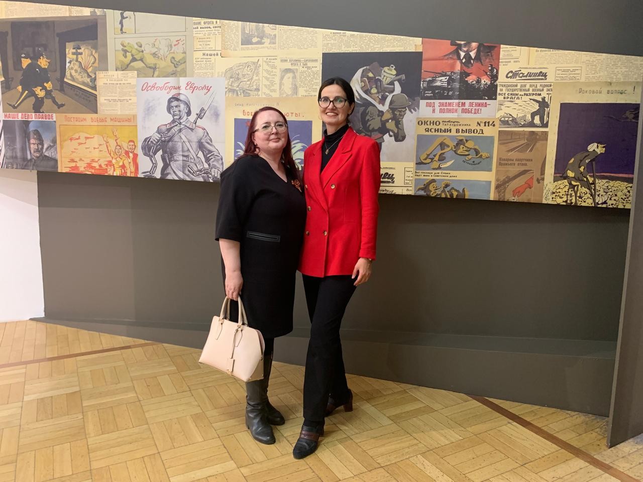 В национальной художественной галерее 'Хазинэ' открылась выставка к 80-летию Дня Победы В национальной художественной галерее 'Хазинэ' открылась выставка к 80-летию Дня Победы