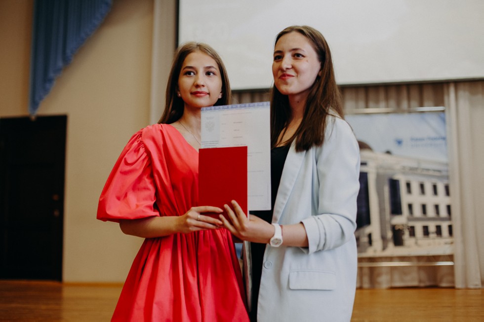 Состоялось торжественное вручение дипломов выпускникам бакалавриата по направлению Состоялось торжественное вручение дипломов выпускникам бакалавриата по направлению