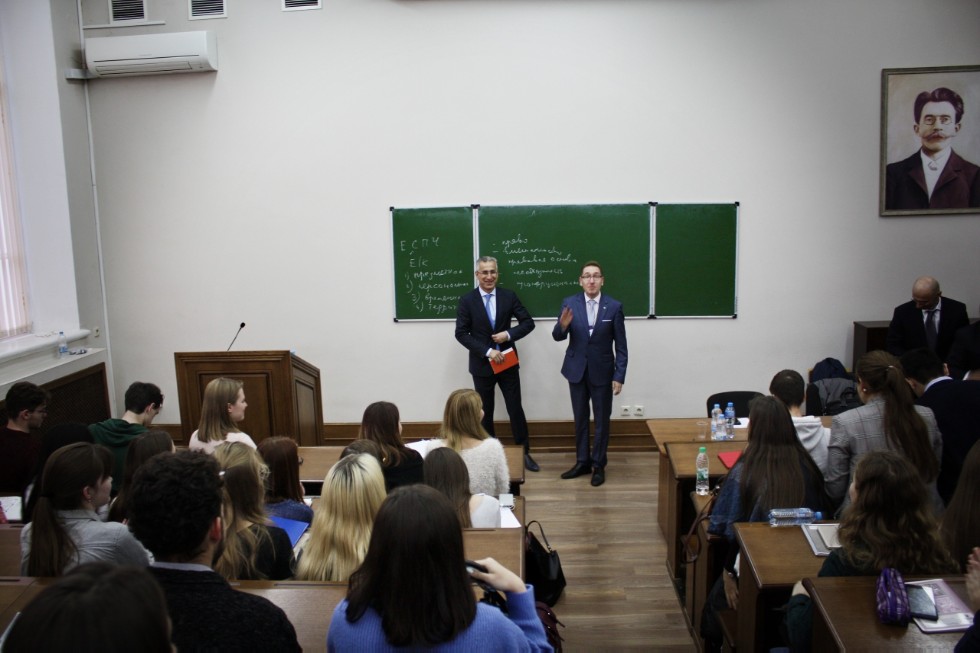 28 сентября в стенах Юридического факультета состоялась лекция судьи Европейского суда по правам человека Л. Гусейнова 28 сентября в стенах Юридического факультета состоялась лекция судьи Европейского суда по правам человека Л. Гусейнова