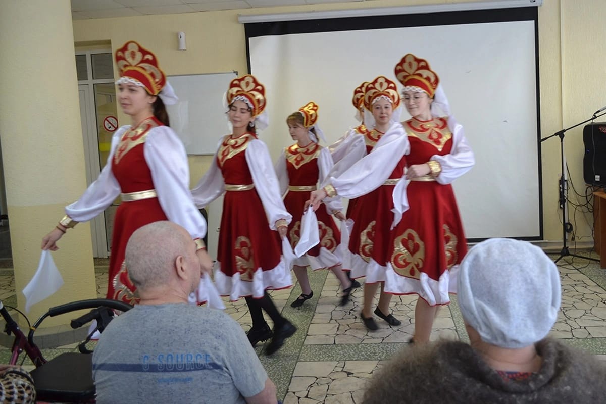 В доме-интернате престарелых и инвалидов выступили студенты Елабужского института КФУ В доме-интернате престарелых и инвалидов выступили студенты Елабужского института КФУ