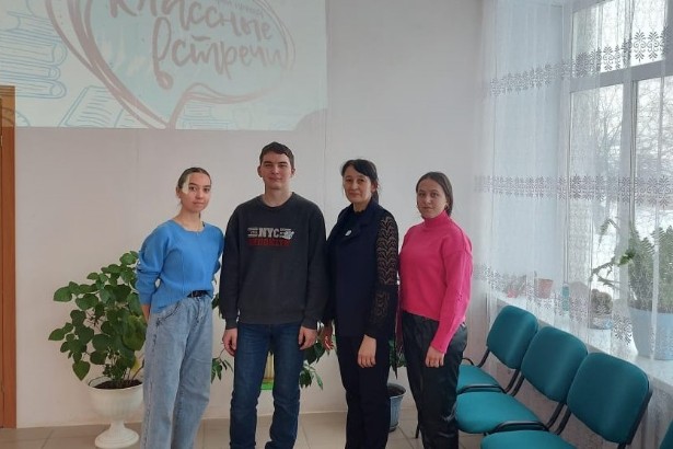 Студенты на профориентационных встречах со школьниками Мамадышского района Студенты на профориентационных встречах со школьниками Мамадышского района