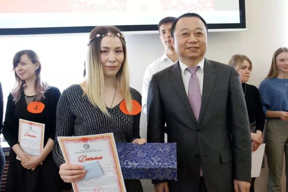 В КФУ состоялись ХI региональный конкурс по китайскому языку 'Кубок Института Конфуция' и отборочный тур VIII всероссийского конкурса по китайскому языку 'Китайский мост' В КФУ состоялись ХI региональный конкурс по китайскому языку 'Кубок Института Конфуция' и отборочный тур VIII всероссийского конкурса по китайскому языку 'Китайский мост'