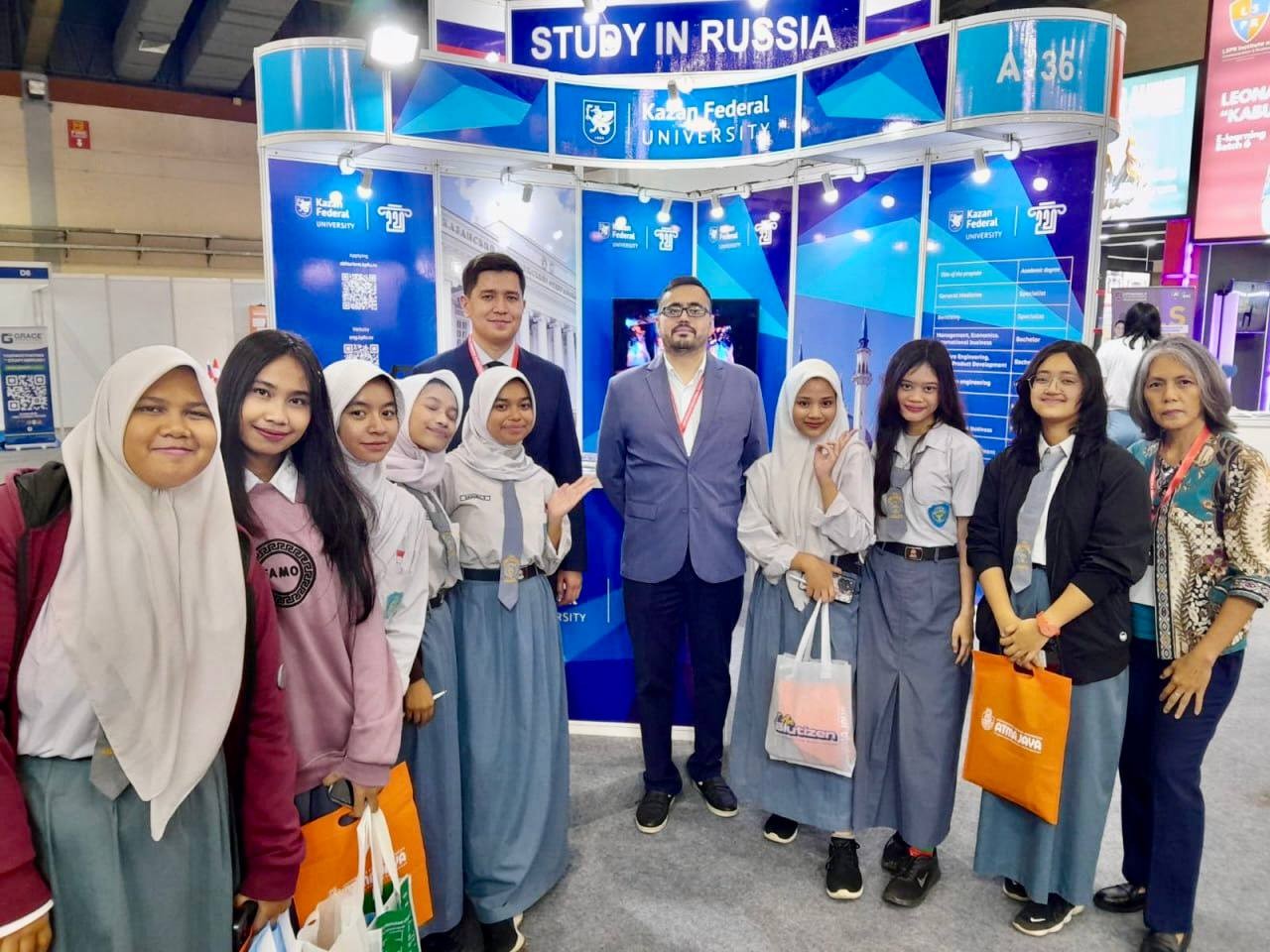 КФУ принял участие в образовательной выставке в Индонезии КФУ принял участие в образовательной выставке в Индонезии