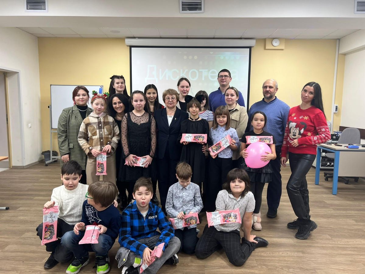 В детском театре 'Радуга' прошел новогодний праздник В детском театре 'Радуга' прошел новогодний праздник