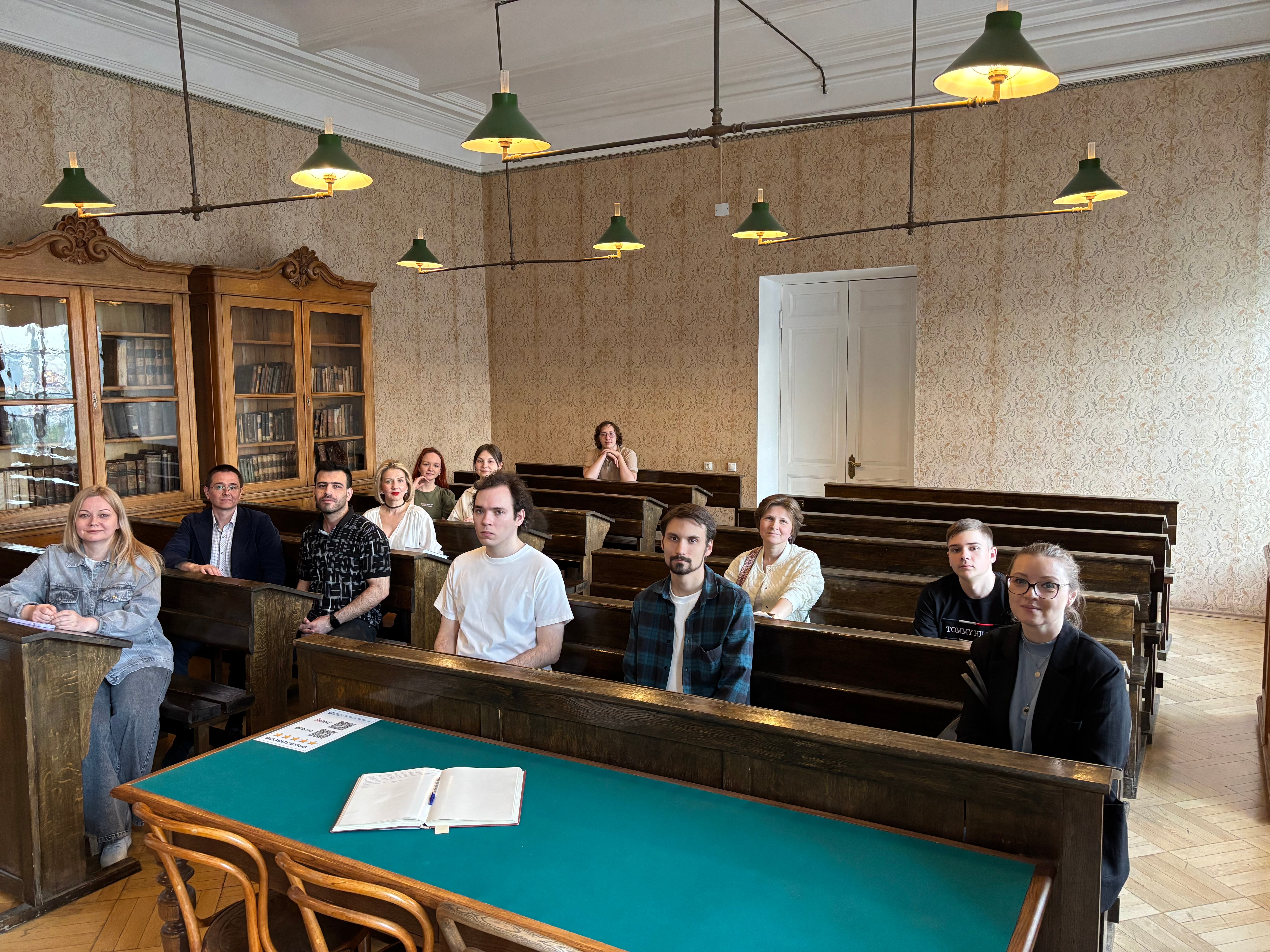 Студенты-философы посетили выставку музея КФУ Студенты-философы посетили выставку музея КФУ