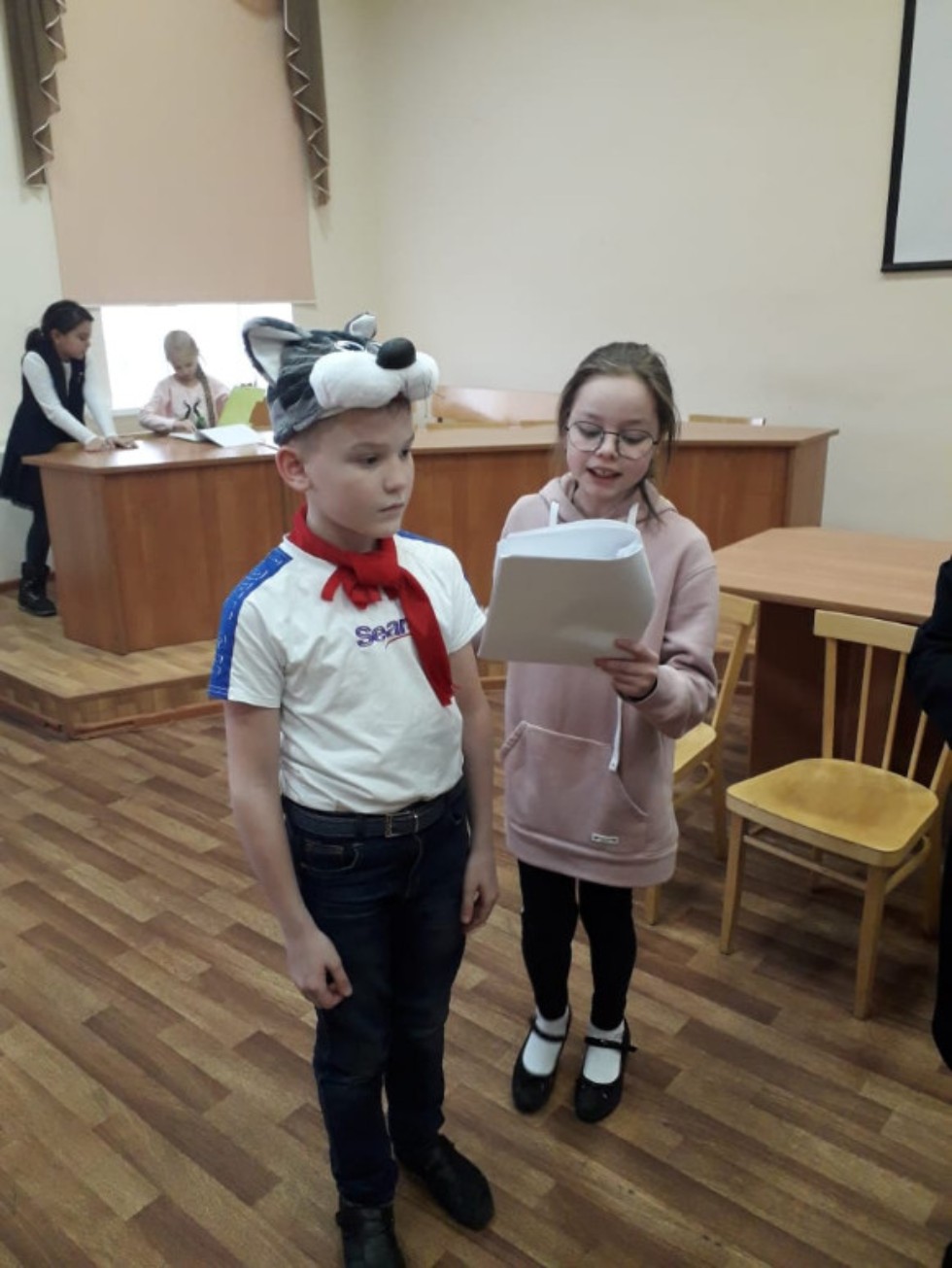 Детский театр 'Радуга' ставит пьесу С.Я.Маршака 'Кошкин дом' Детский театр 'Радуга' ставит пьесу С.Я.Маршака 'Кошкин дом'