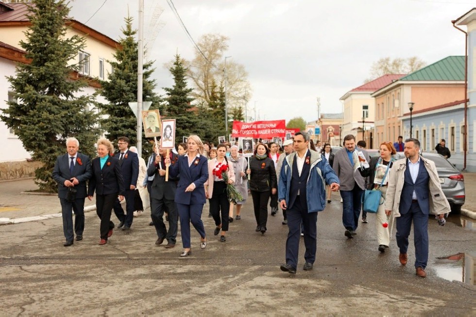 'Поклонимся великим тем годам': День Победы встретили в Елабужском институте КФУ 'Поклонимся великим тем годам': День Победы встретили в Елабужском институте КФУ