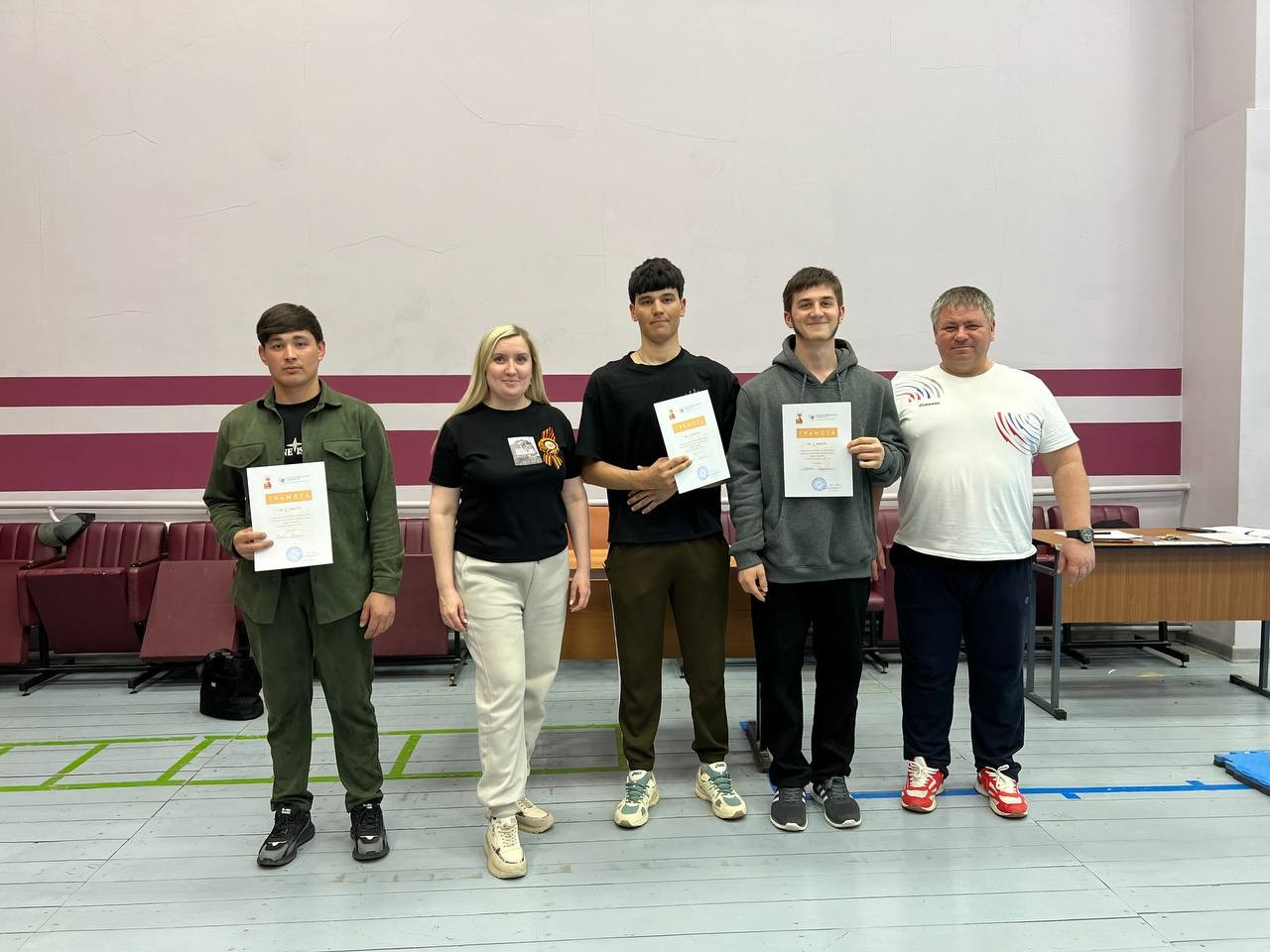 В Елабужском институте КФУ прошли соревнования по армрестлингу В Елабужском институте КФУ прошли соревнования по армрестлингу