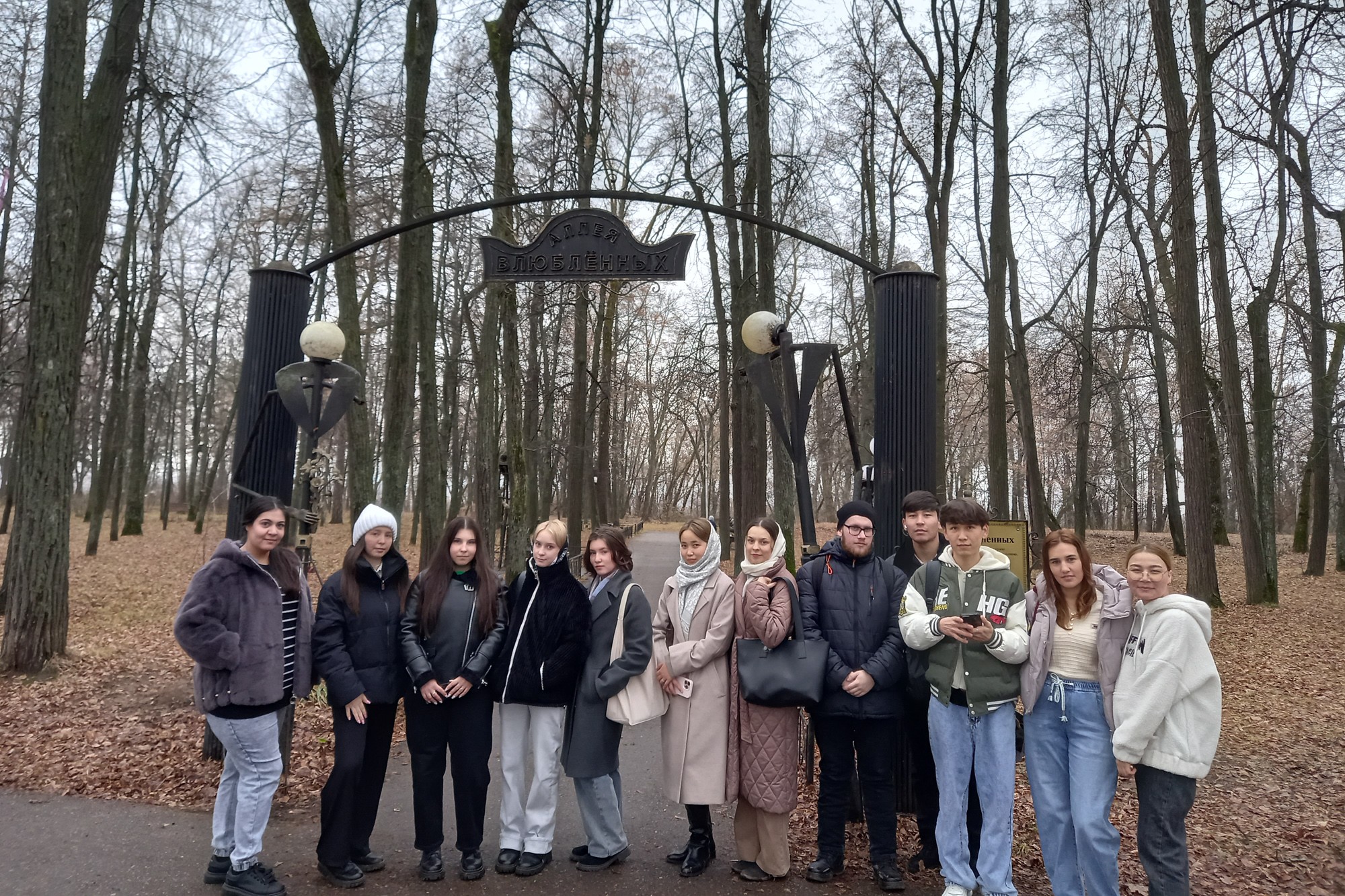В Александровском парке Елабуги студенты обсудили последствия вредных привычек В Александровском парке Елабуги студенты обсудили последствия вредных привычек