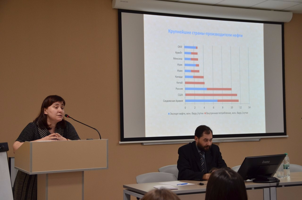 3 марта 2016 года в Центре Магистратуры Института управления, экономики и финансов КФУ прошла открытая лекция профессора Коха Игоря Анатольевича и профессора Галлямовой Динары Хамитовны, посвященная перспективам развития мировой экономики. 3 марта 2016 года в Центре Магистратуры Института управления, экономики и финансов КФУ прошла открытая лекция профессора Коха Игоря Анатольевича и профессора Галлямовой Динары Хамитовны, посвященная перспективам развития мировой экономики.