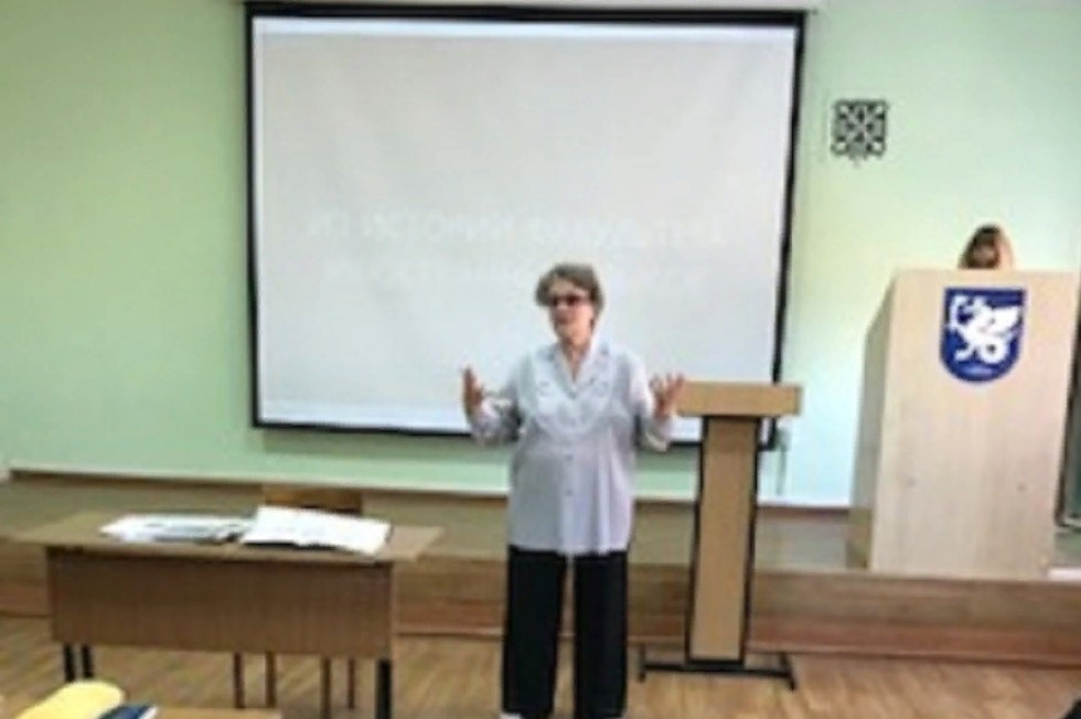 'История факультета иностранных языков в лицах' 'История факультета иностранных языков в лицах'