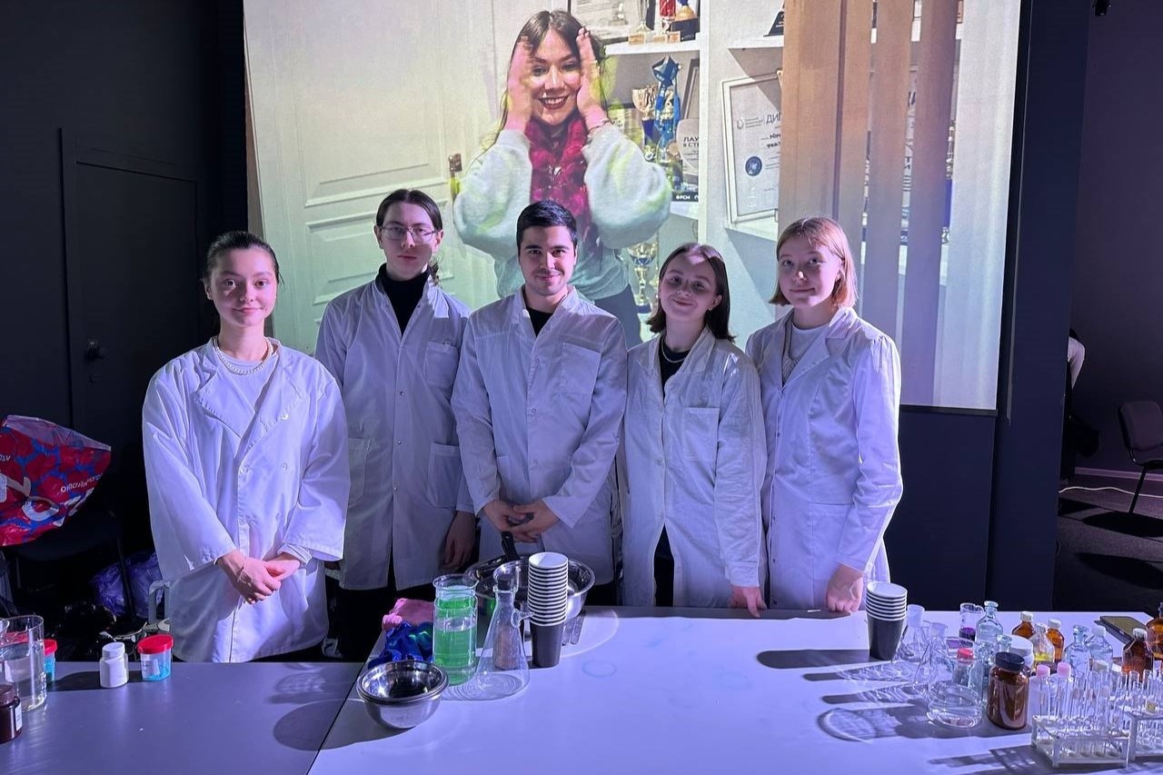 Студенты кафедры химического образования на Республиканском фестивале талантливых детей и молодежи Студенты кафедры химического образования на Республиканском фестивале талантливых детей и молодежи