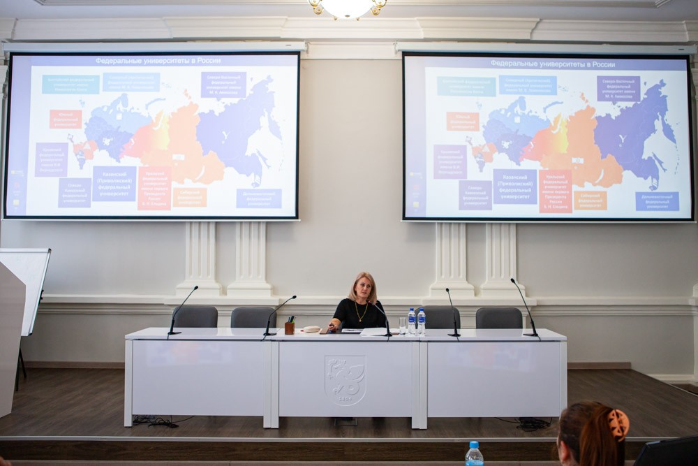 В Елабужском институте КФУ прошла встреча директора Елены Мерзон с первокурсниками отделений В Елабужском институте КФУ прошла встреча директора Елены Мерзон с первокурсниками отделений