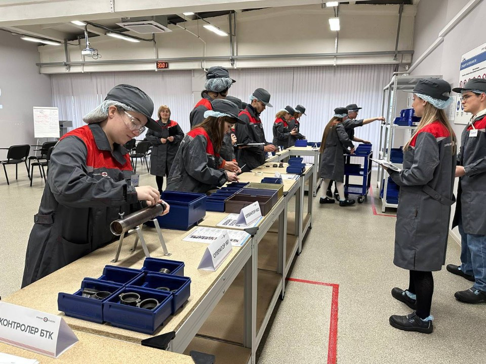 Excursion-training at Elekon: immersion in lean manufacturing for students of IMEF