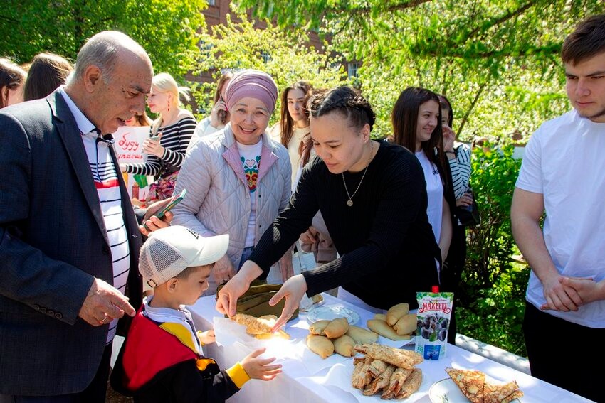 Ярмарка 'Добрый университет' прошла в Елабужском институте КФУ Ярмарка 'Добрый университет' прошла в Елабужском институте КФУ