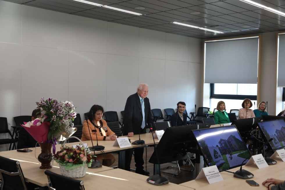 Состоялся круглый стол 'Казанская школа контрастивной лингвистики в кластере 'школа-вуз' Состоялся круглый стол 'Казанская школа контрастивной лингвистики в кластере 'школа-вуз'