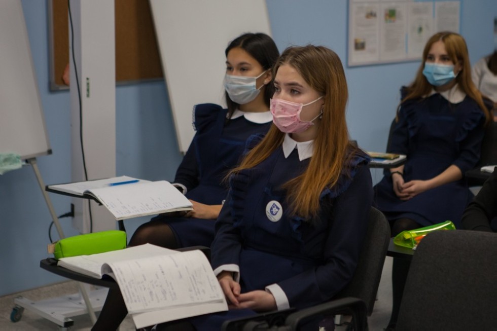 Екатерина Турилова прочла лекцию по теории вероятности для 'Университетской' школы Екатерина Турилова прочла лекцию по теории вероятности для 'Университетской' школы