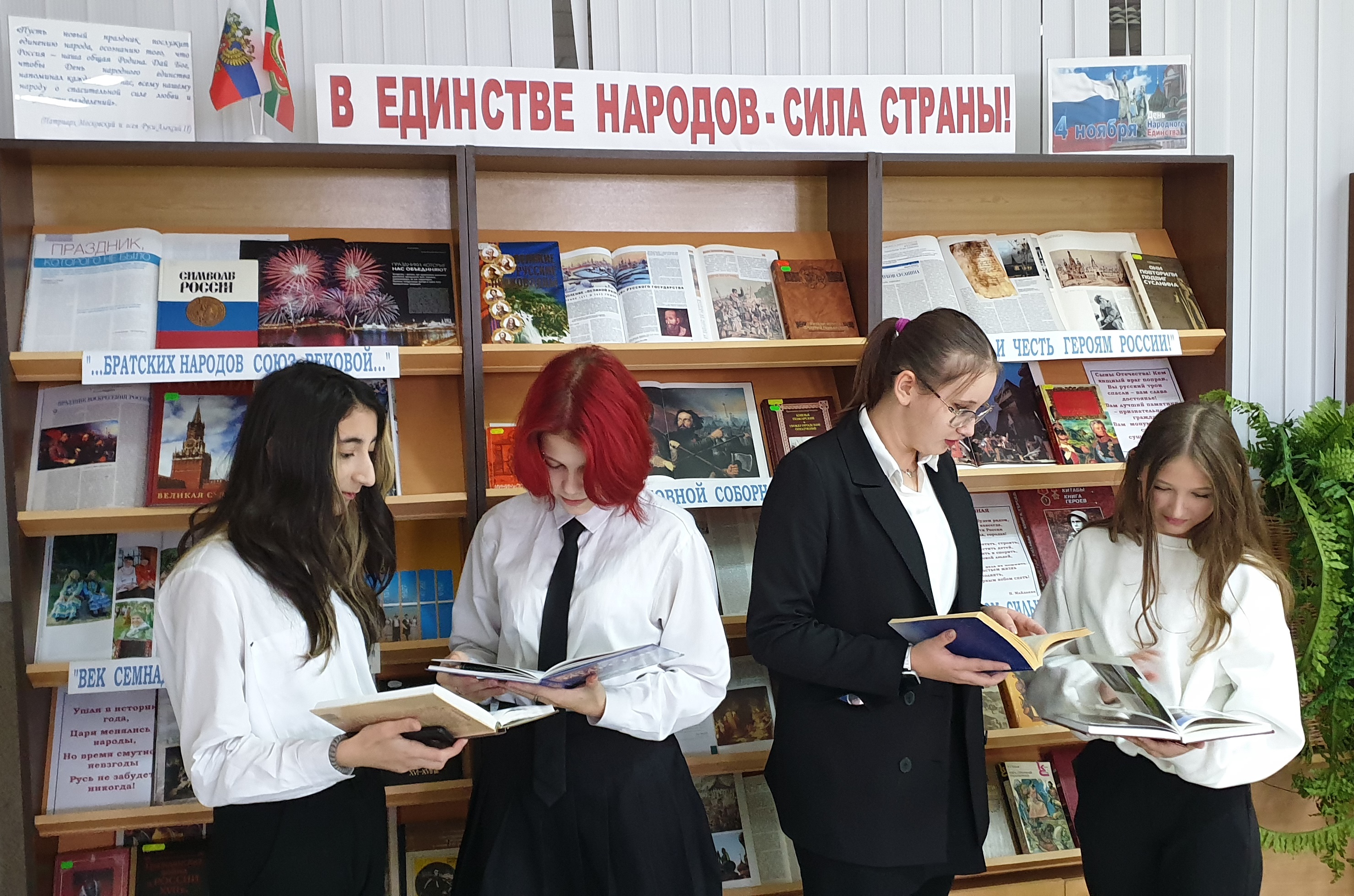 В учебно-библиотечном корпусе открылась выставка В учебно-библиотечном корпусе открылась выставка