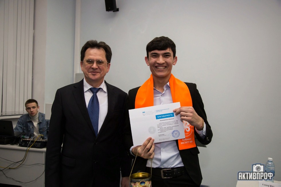 Студенты Елабужского института КФУ - участники форума 'Upgrade' Студенты Елабужского института КФУ - участники форума 'Upgrade'