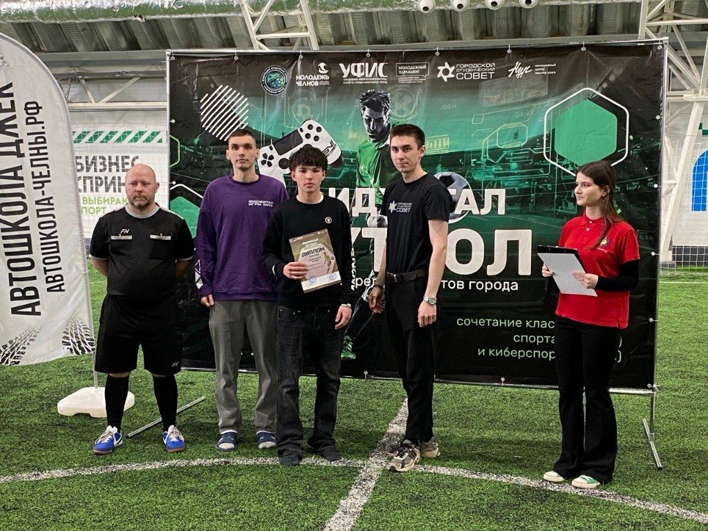 Сначала джойстик, потом бутсы. Сначала джойстик, потом бутсы.