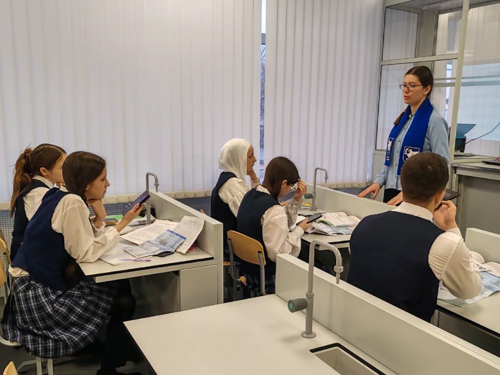 Профориентационный десант Елабужского института с энтузиазмом начал свою работу, открывая двери в мир будущего для школьников! Профориентационный десант Елабужского института с энтузиазмом начал свою работу, открывая двери в мир будущего для школьников!