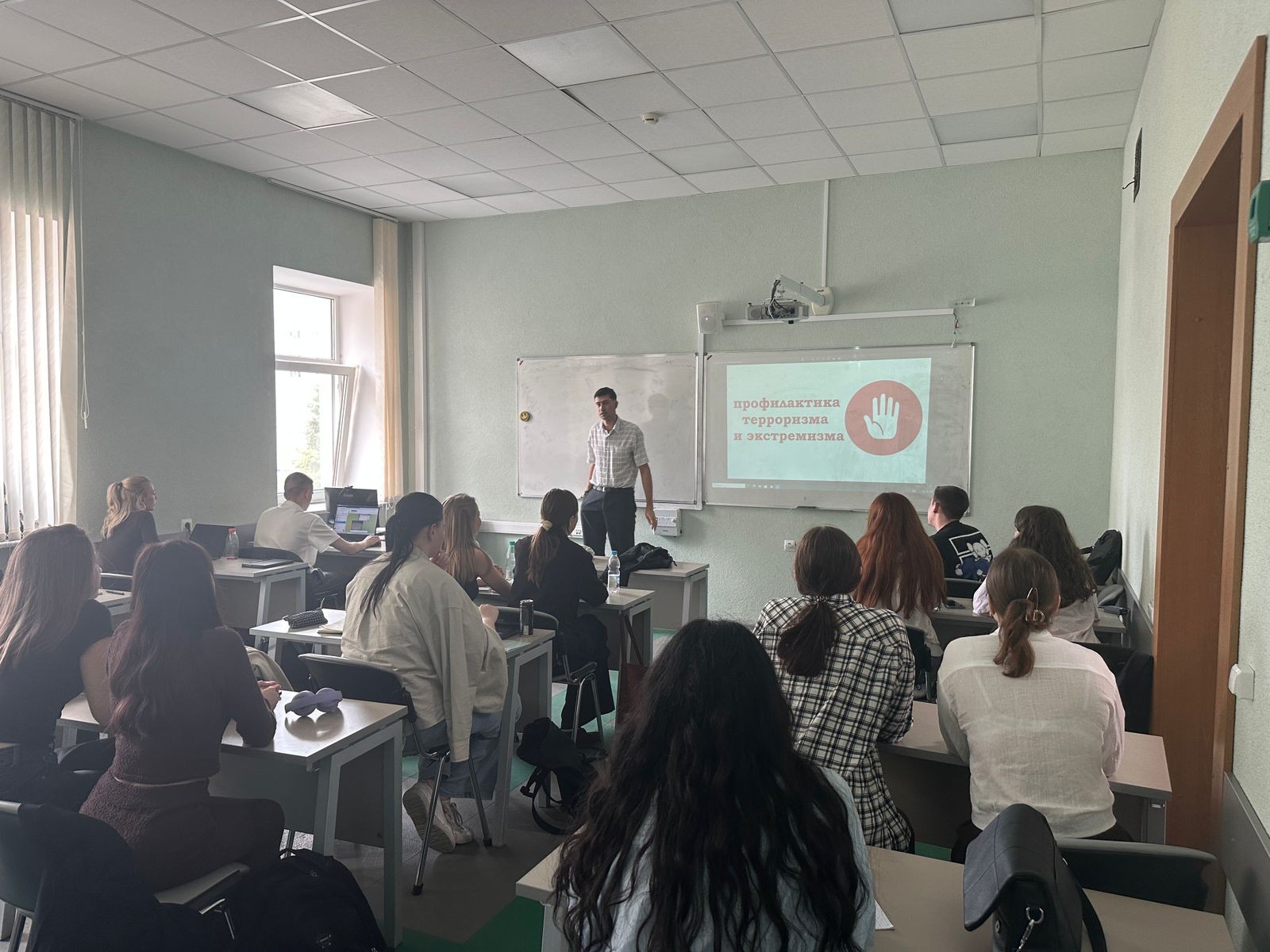 Доцентом Кузьминым М.С. был проведен кураторский час на тему Доцентом Кузьминым М.С. был проведен кураторский час на тему