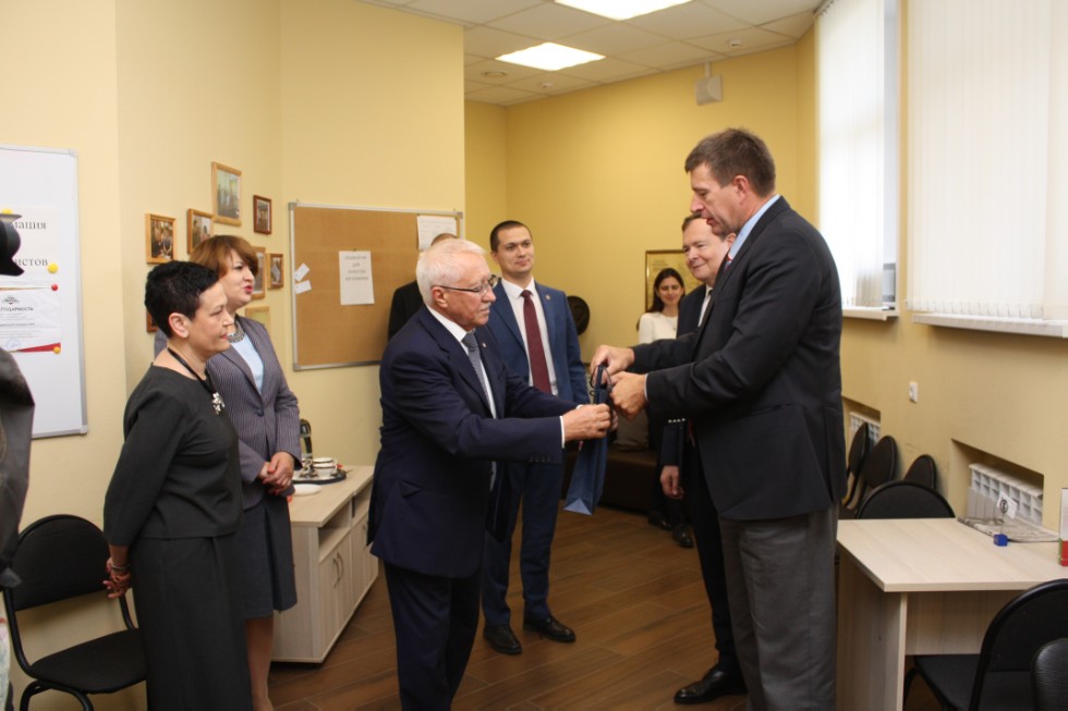 Официальный визит Министра юстиции РФ Александра Коновалова.