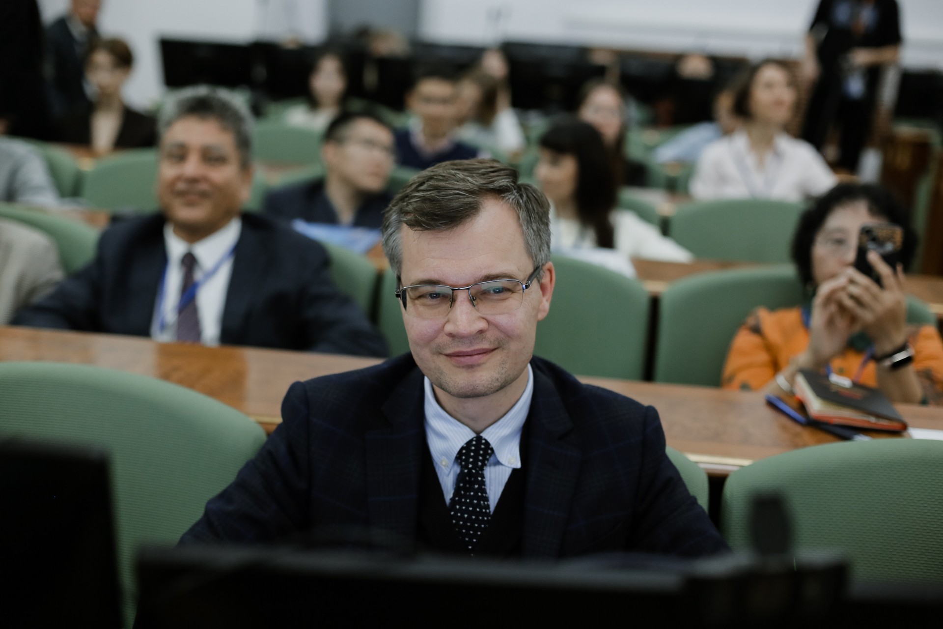 ������-�����