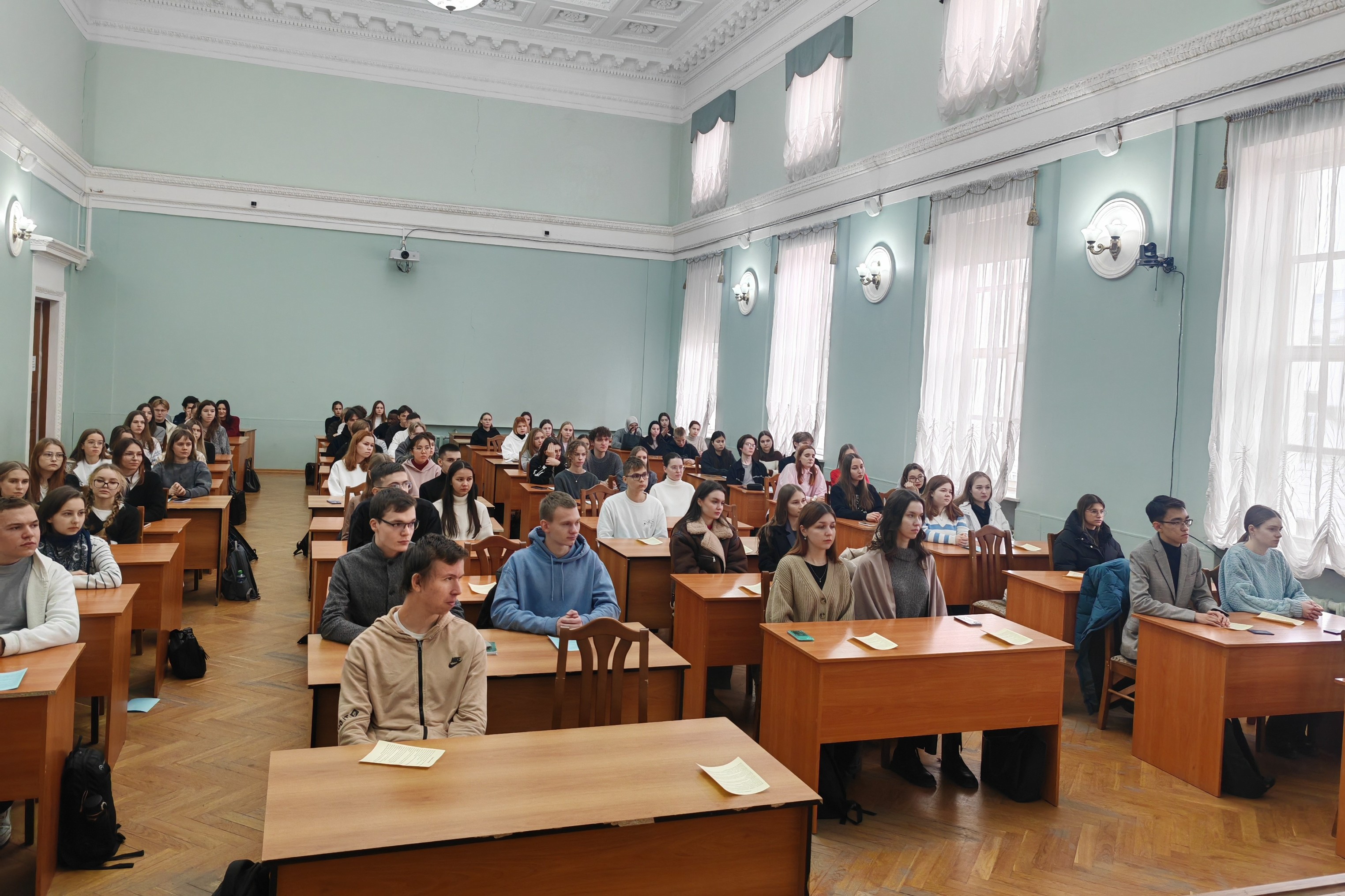 Встреча руководства Химического института со студентами первого года обучения Встреча руководства Химического института со студентами первого года обучения