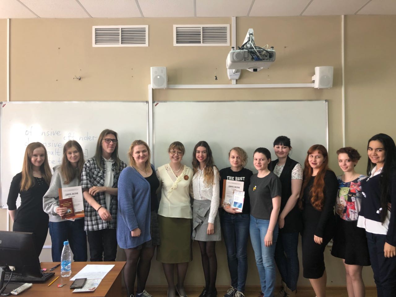 Эх, путь-дорожка фронтовая! Не страшен нам военный перевод! Эх, путь-дорожка фронтовая! Не страшен нам военный перевод!