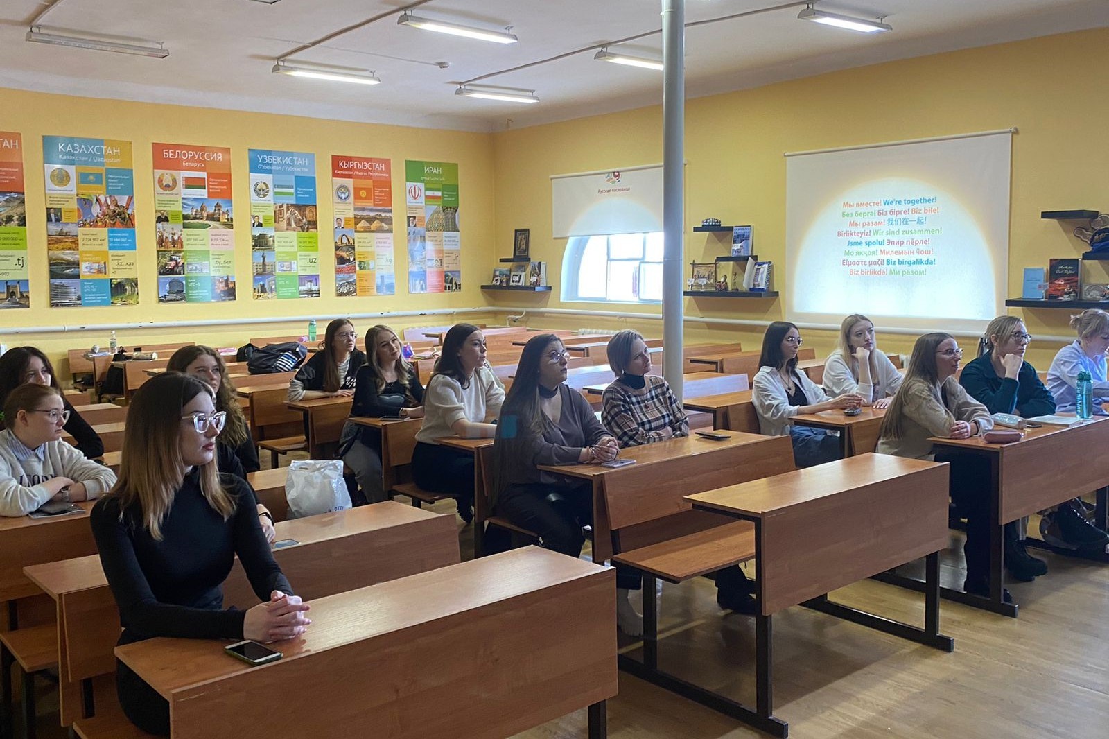 'Есть в марте день особый': кураторский час к 8 Марта 'Есть в марте день особый': кураторский час к 8 Марта