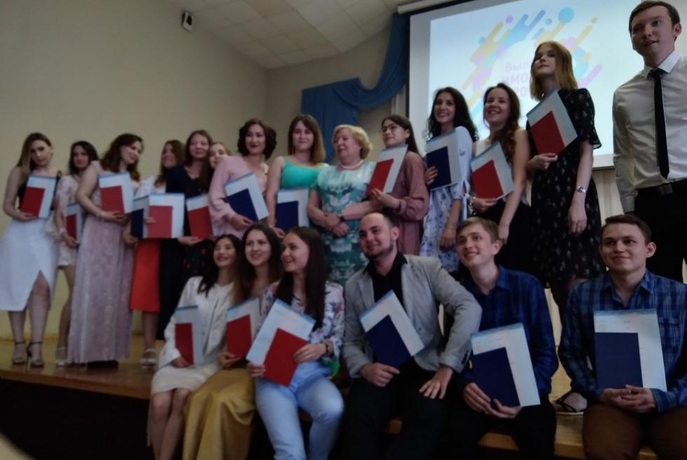 Теперь вы выпускники лучшего института КФУ! Теперь вы выпускники лучшего института КФУ!