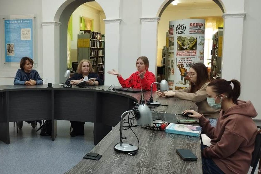 В Елабужском институте состоялся круглый стол активистов научных кружков В Елабужском институте состоялся круглый стол активистов научных кружков